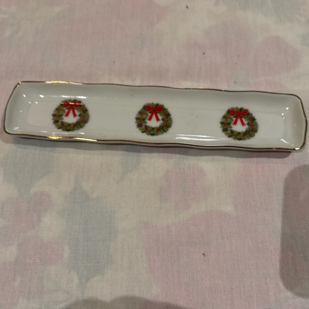Ron Gordon Japan White Ceramic Tray with Wreath Design and metallic gold trim